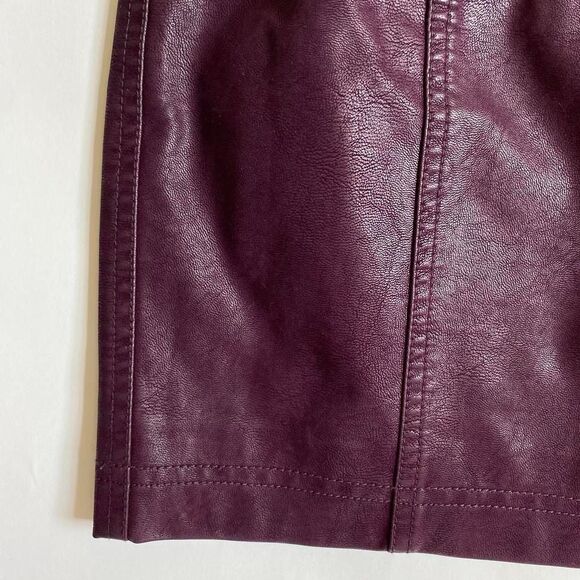 Free People plum faux leather mini skirt - Picture 4 of 8